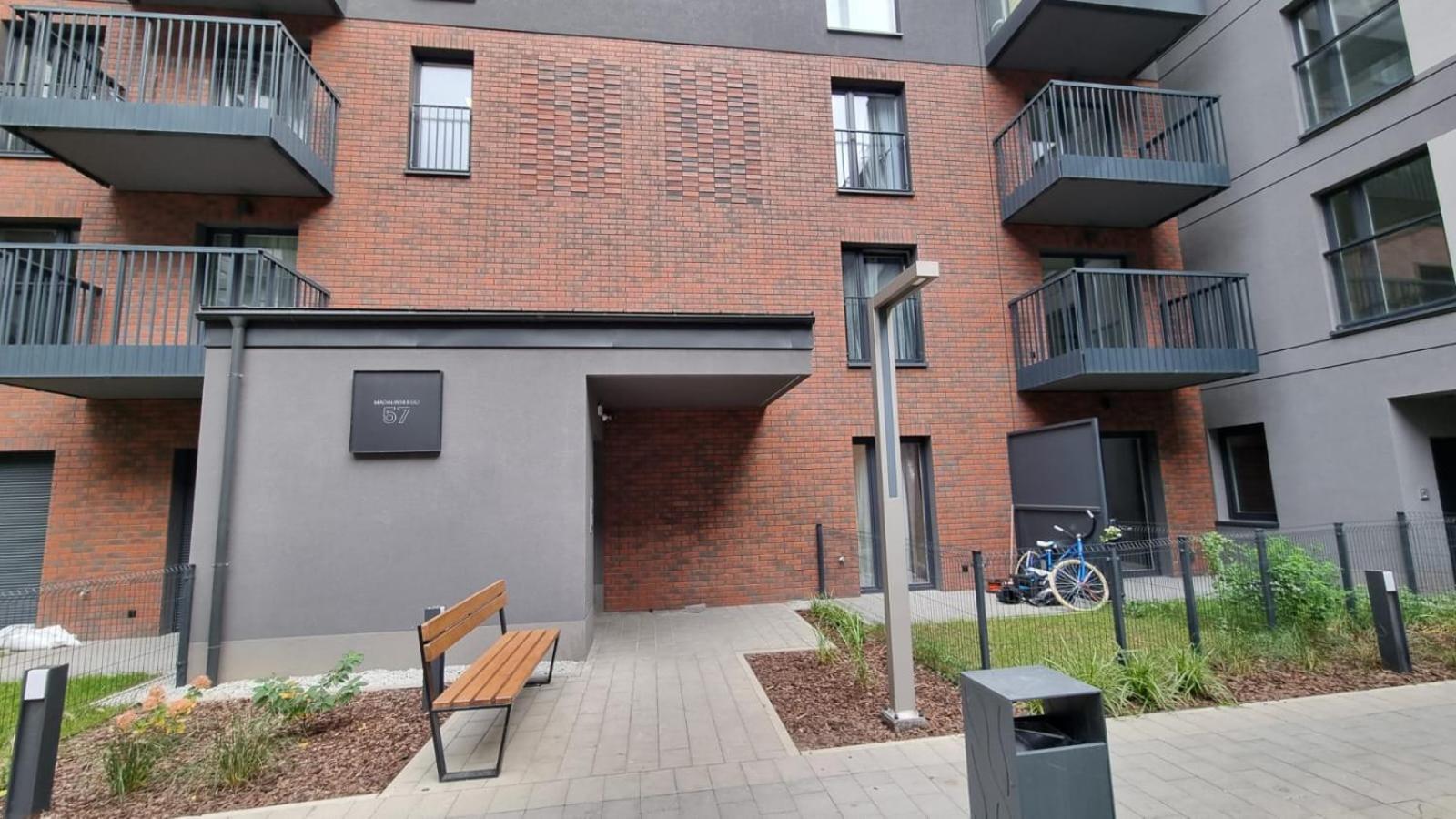 New #Madalinskiego57 - City Center, New Bulding, 2 Bedrooms, 2X Double Beds And A Fold-Out Sofa, Separate Kitchen, Air Conditioning, Balcony, Underground Parking, Self Check In 24H, Internet, Netflix, Coffee Machine, Washing Machine,1 Km To The Railw Βρότσλαβ Εξωτερικό φωτογραφία