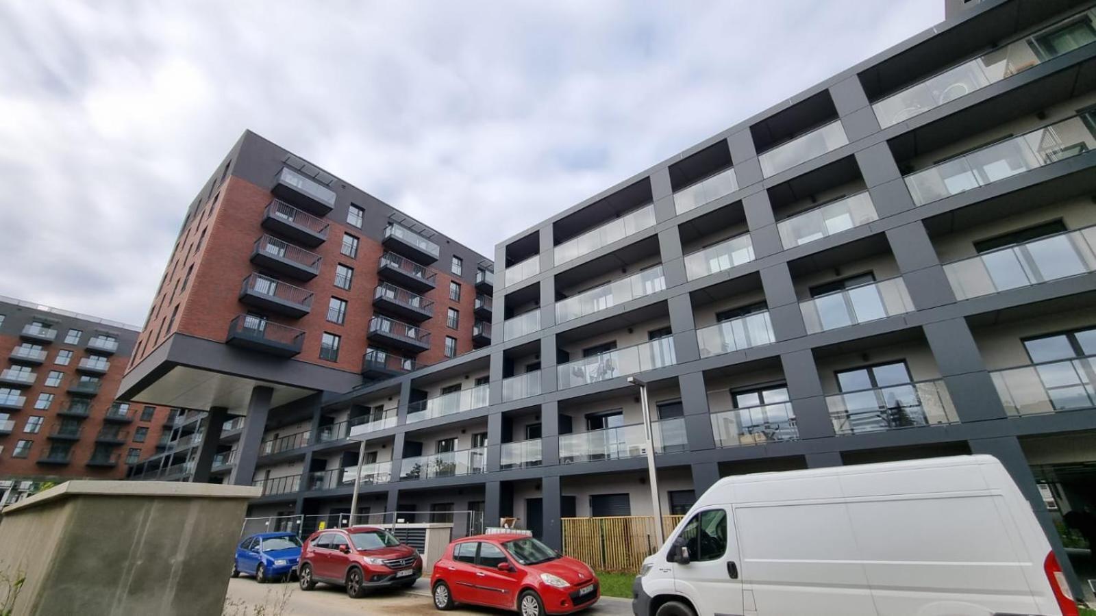 New #Madalinskiego57 - City Center, New Bulding, 2 Bedrooms, 2X Double Beds And A Fold-Out Sofa, Separate Kitchen, Air Conditioning, Balcony, Underground Parking, Self Check In 24H, Internet, Netflix, Coffee Machine, Washing Machine,1 Km To The Railw Βρότσλαβ Εξωτερικό φωτογραφία